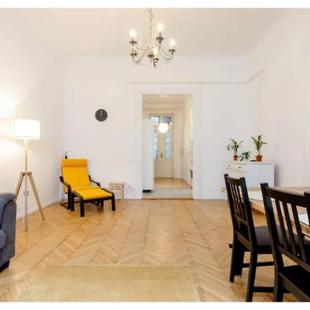 Apartament Downtown With Balcony