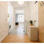 Downtown With Balcony Apartamento