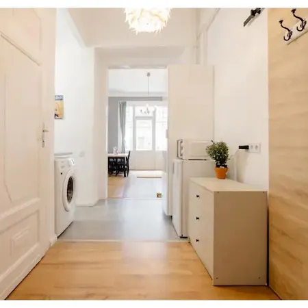 Downtown With Balcony Apartman