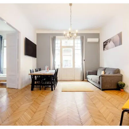 Apartman Downtown With Balcony *