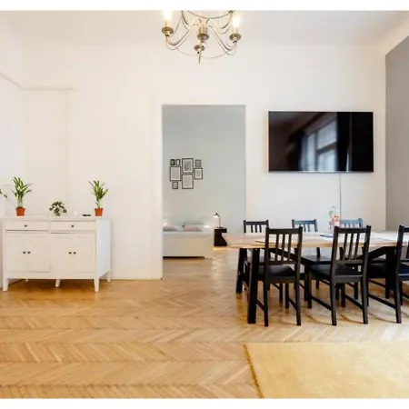 Downtown With Balcony Apartman