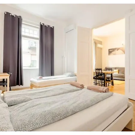 Downtown With Balcony Apartman *