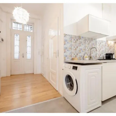 Downtown With Balcony Budapest